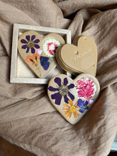 Afbeelding in Gallery-weergave laden, Gold hart bloemenreep zonnebloempit