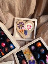 Afbeelding in Gallery-weergave laden, Gold hart bloemenreep zonnebloempit