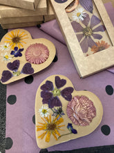 Afbeelding in Gallery-weergave laden, Gold hart bloemenreep zonnebloempit