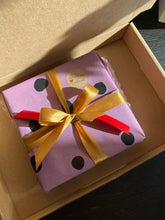 Afbeelding in Gallery-weergave laden, Gold hart bloemenreep zonnebloempit